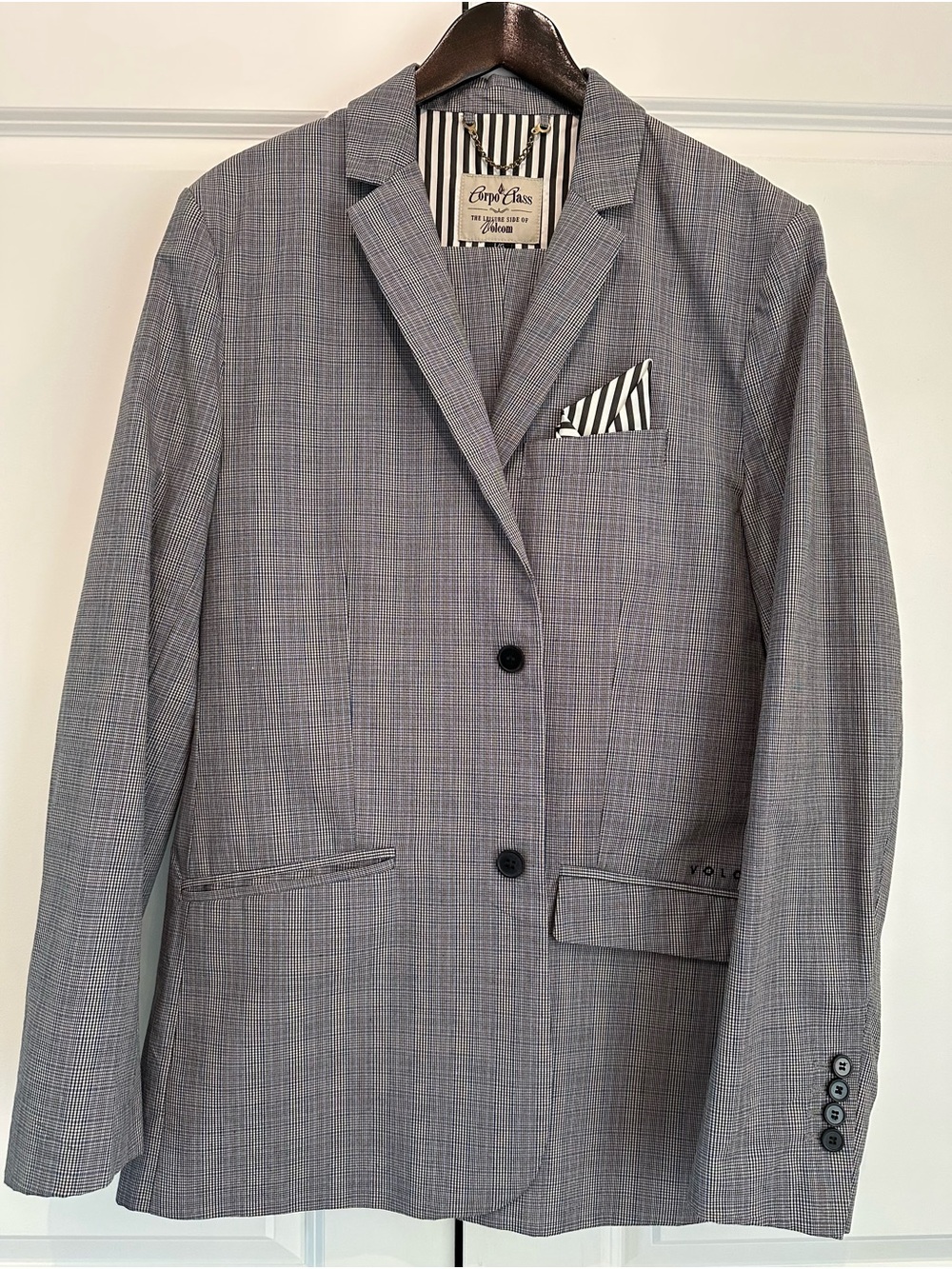 Volcom Men's Light Gray Glen Plaid Suit Jacket and Pants
